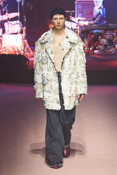 Look 17